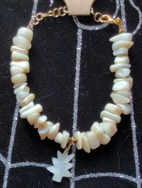 Handmade Cream Mother-of-Pearl Chip Bracelet with MOP Leaf Pendant